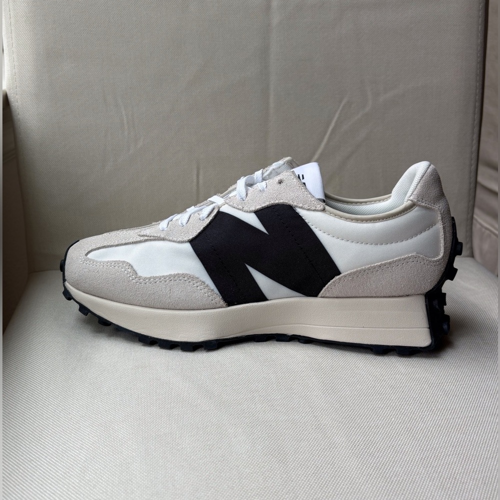 NWT New Balance 327 Sea Salt White Black Sneakers Women’s 9.5 WS327FE